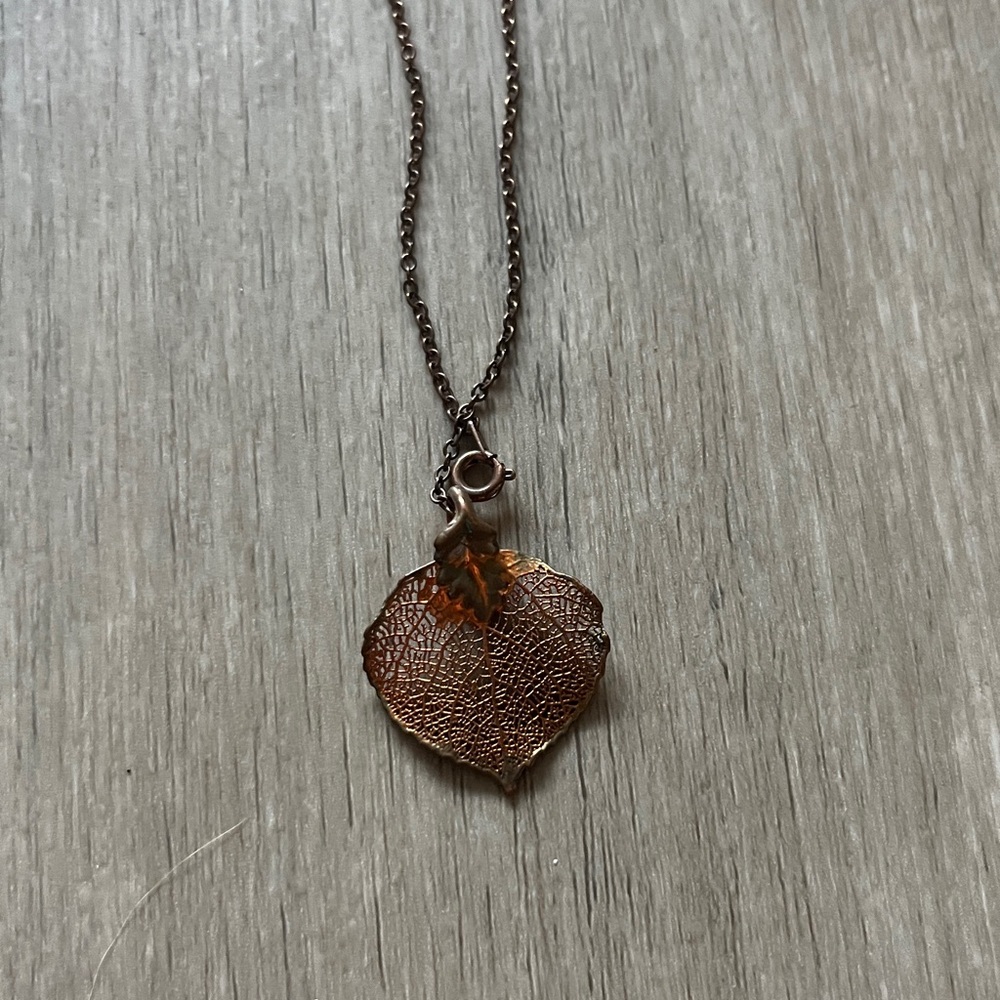 Leaf Pendant Necklace